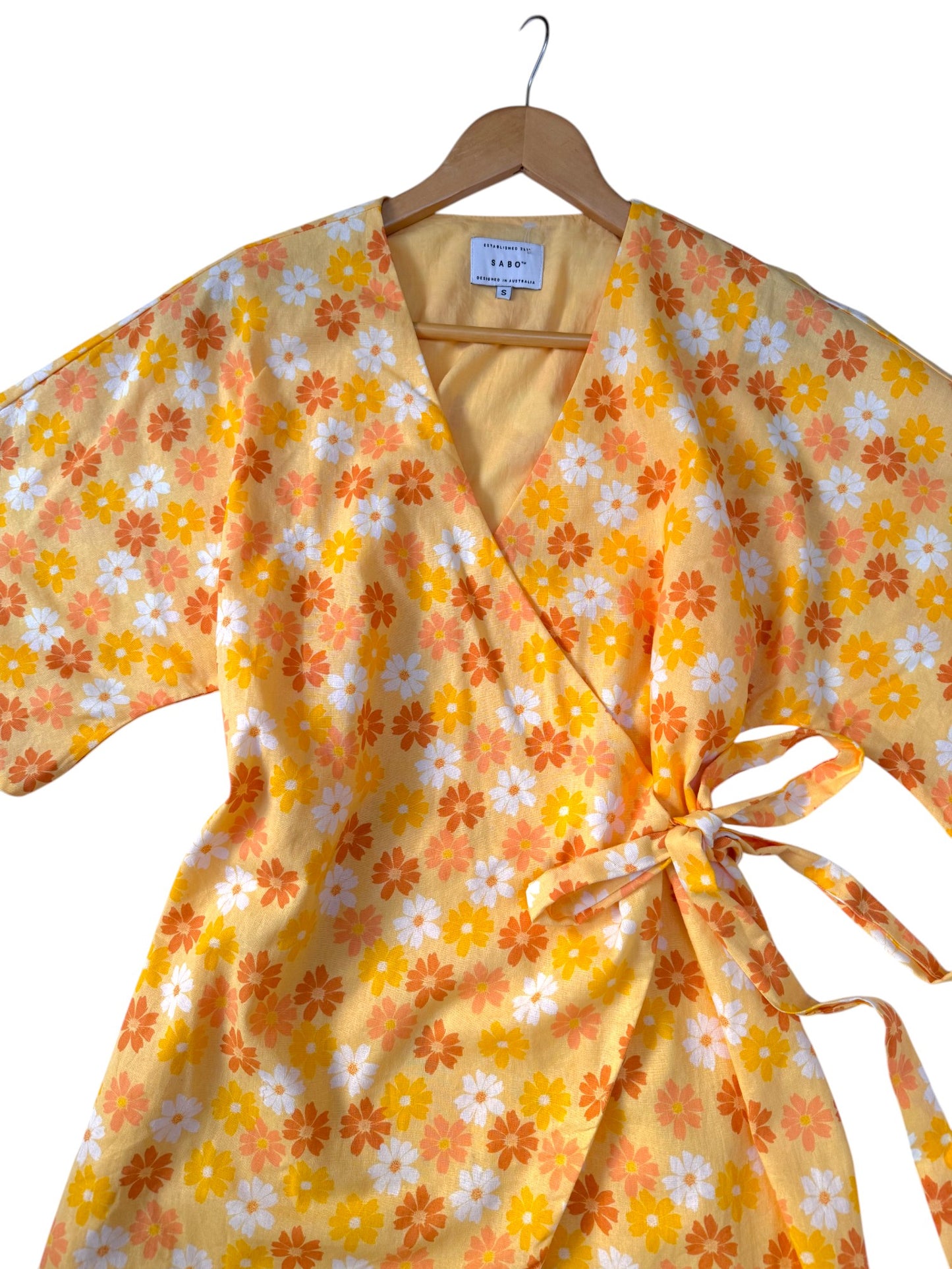 Sabo Yellow Floral Mini Dress – V-Neck Kimono Wrap Style in Linen Texture