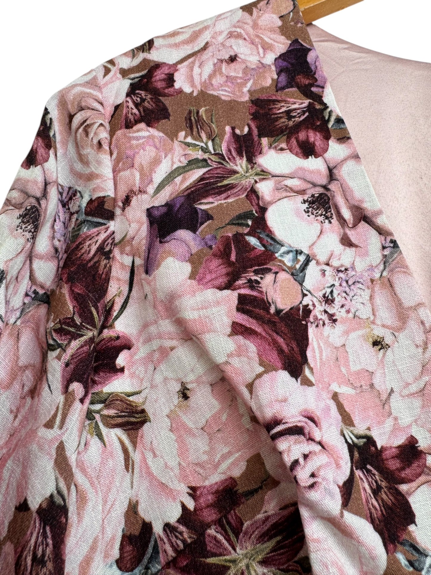 Sheike Dainty Floral Linen-Textured Dress – Luxe & Feminine Elegance