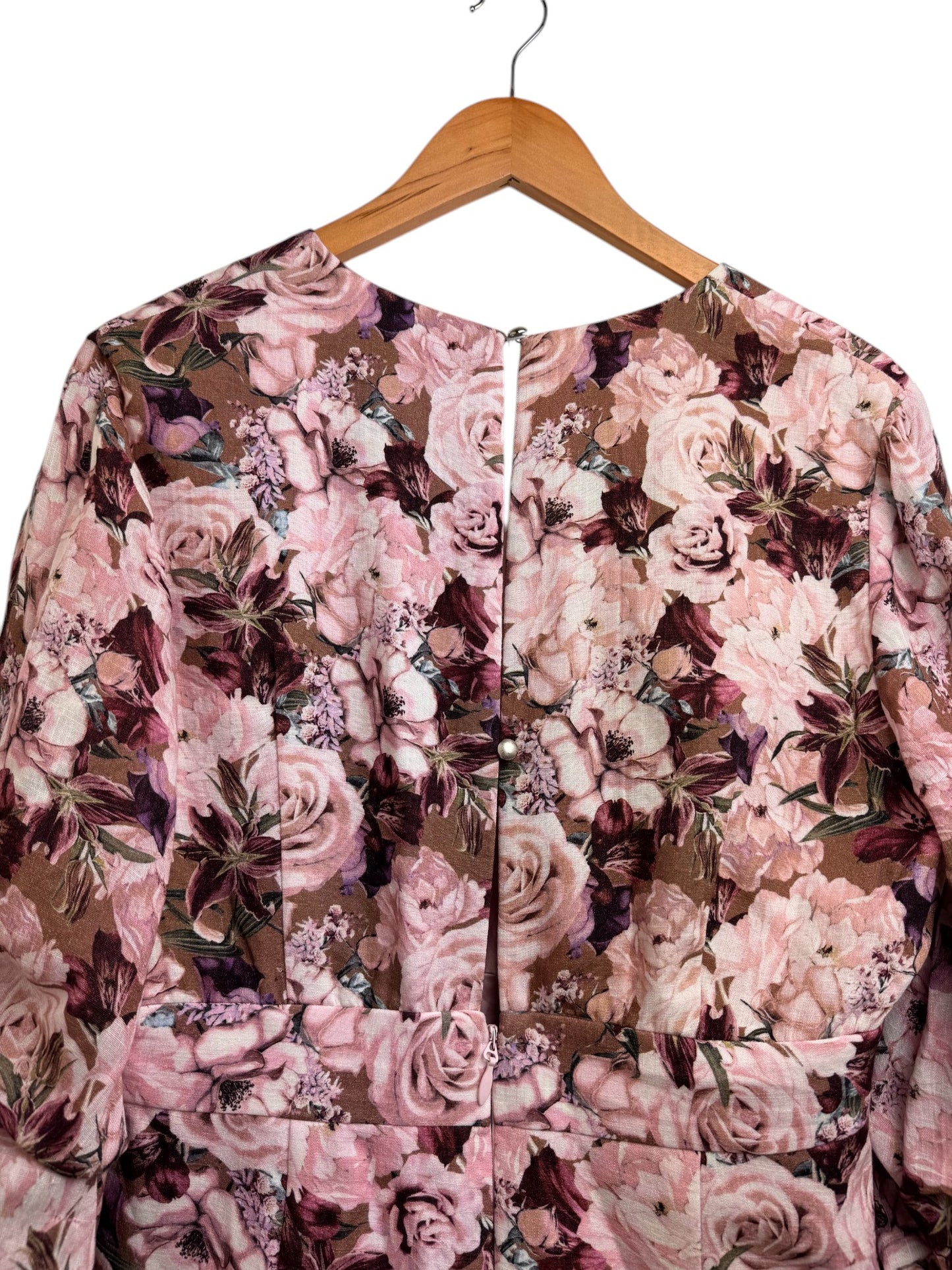 Sheike Dainty Floral Linen-Textured Dress – Luxe & Feminine Elegance