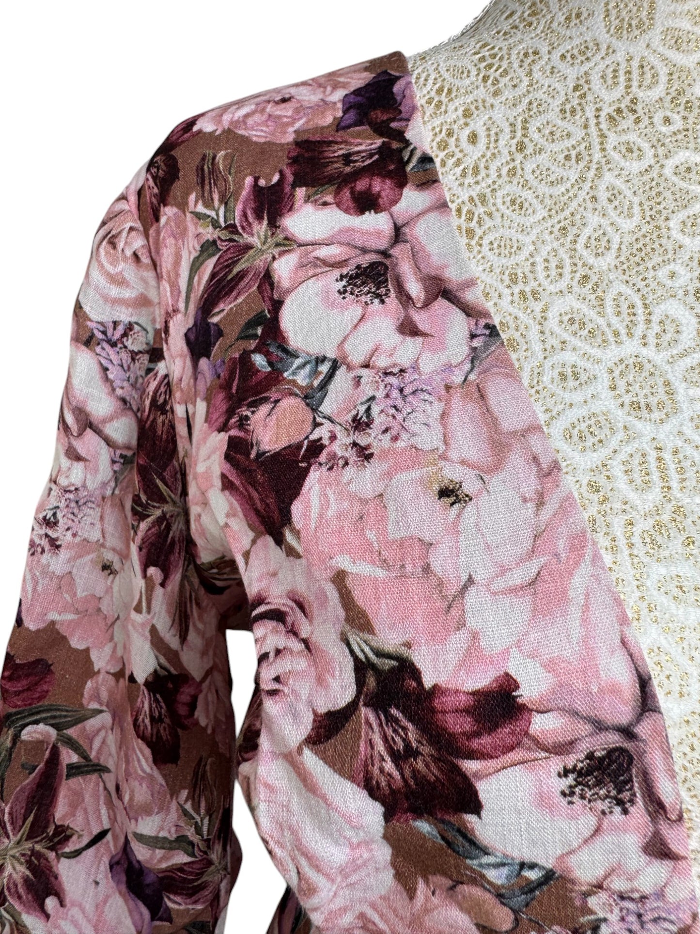 Sheike Dainty Floral Linen-Textured Dress – Luxe & Feminine Elegance