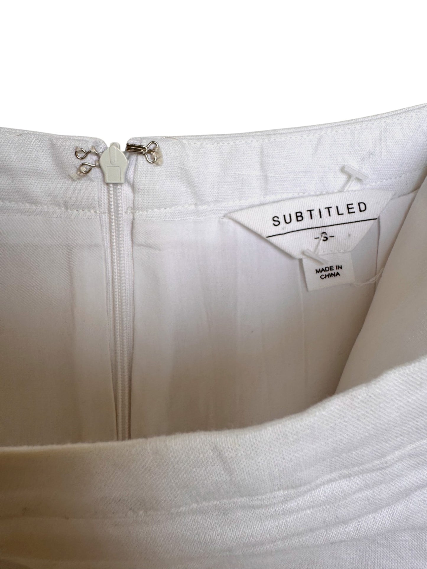 Subtitled White Linen A-line Mini Skirt with Front Slit