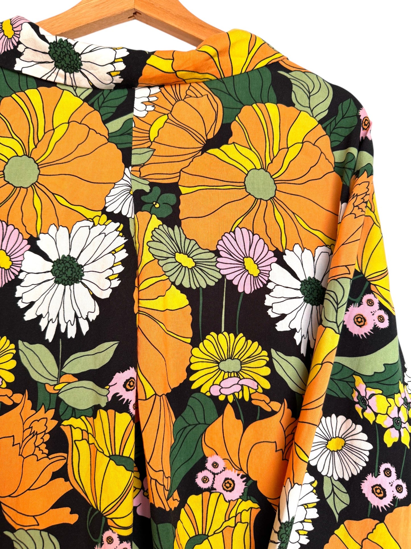 Weekday Bold Daisy Floral Print Long Sleeve Cropped Shirt