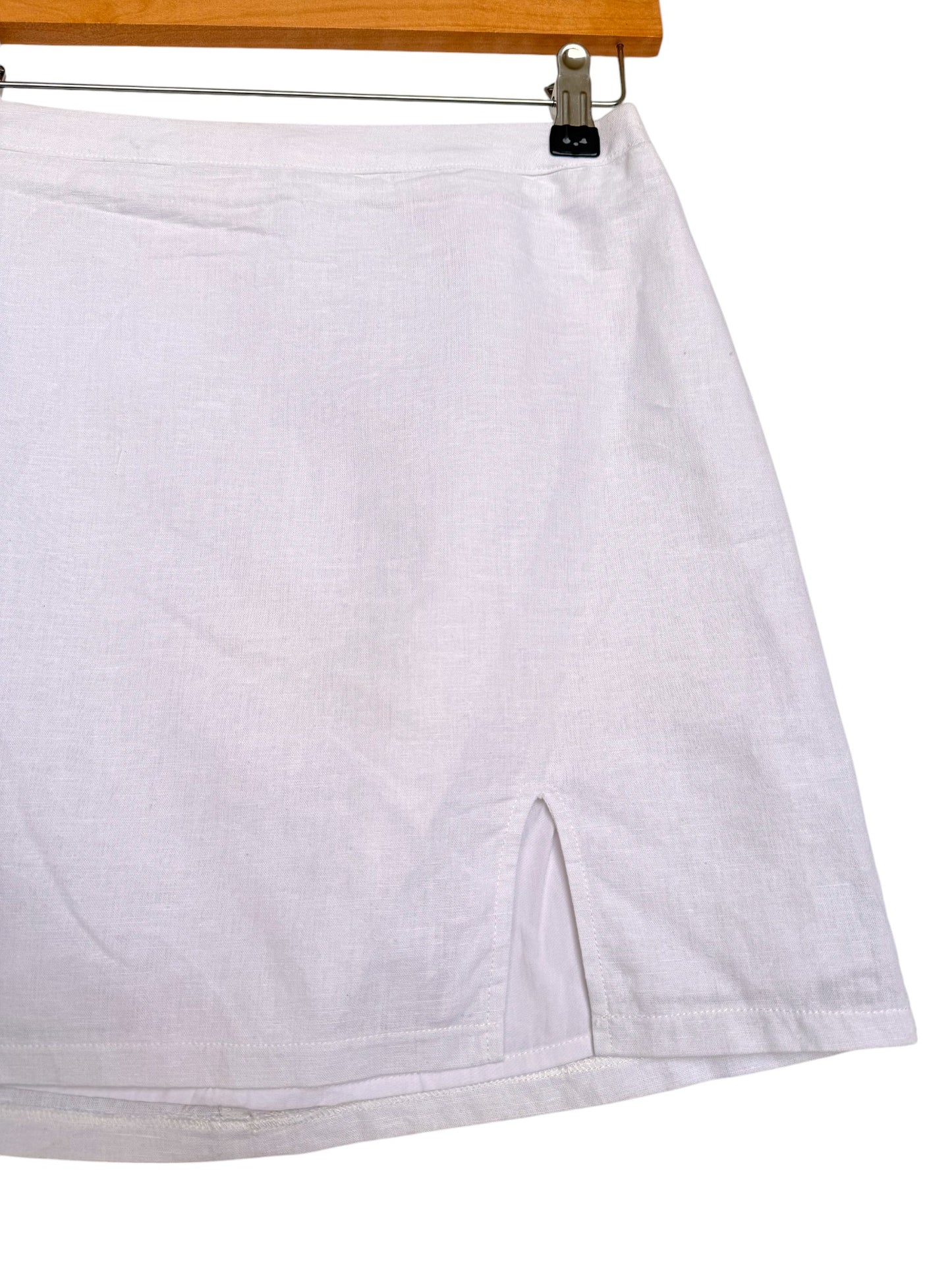 Subtitled White Linen A-line Mini Skirt with Front Slit