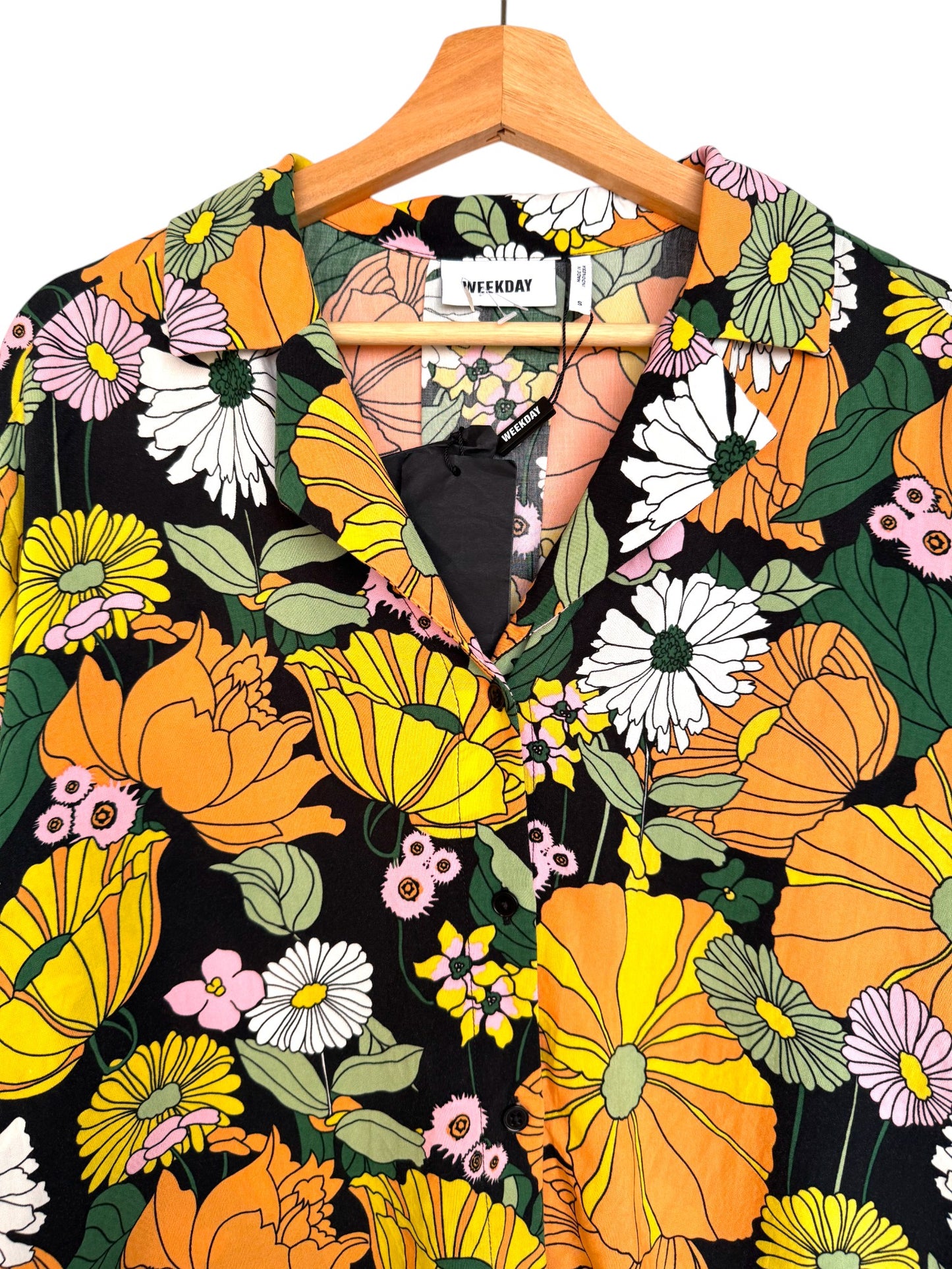 Weekday Bold Daisy Floral Print Long Sleeve Cropped Shirt