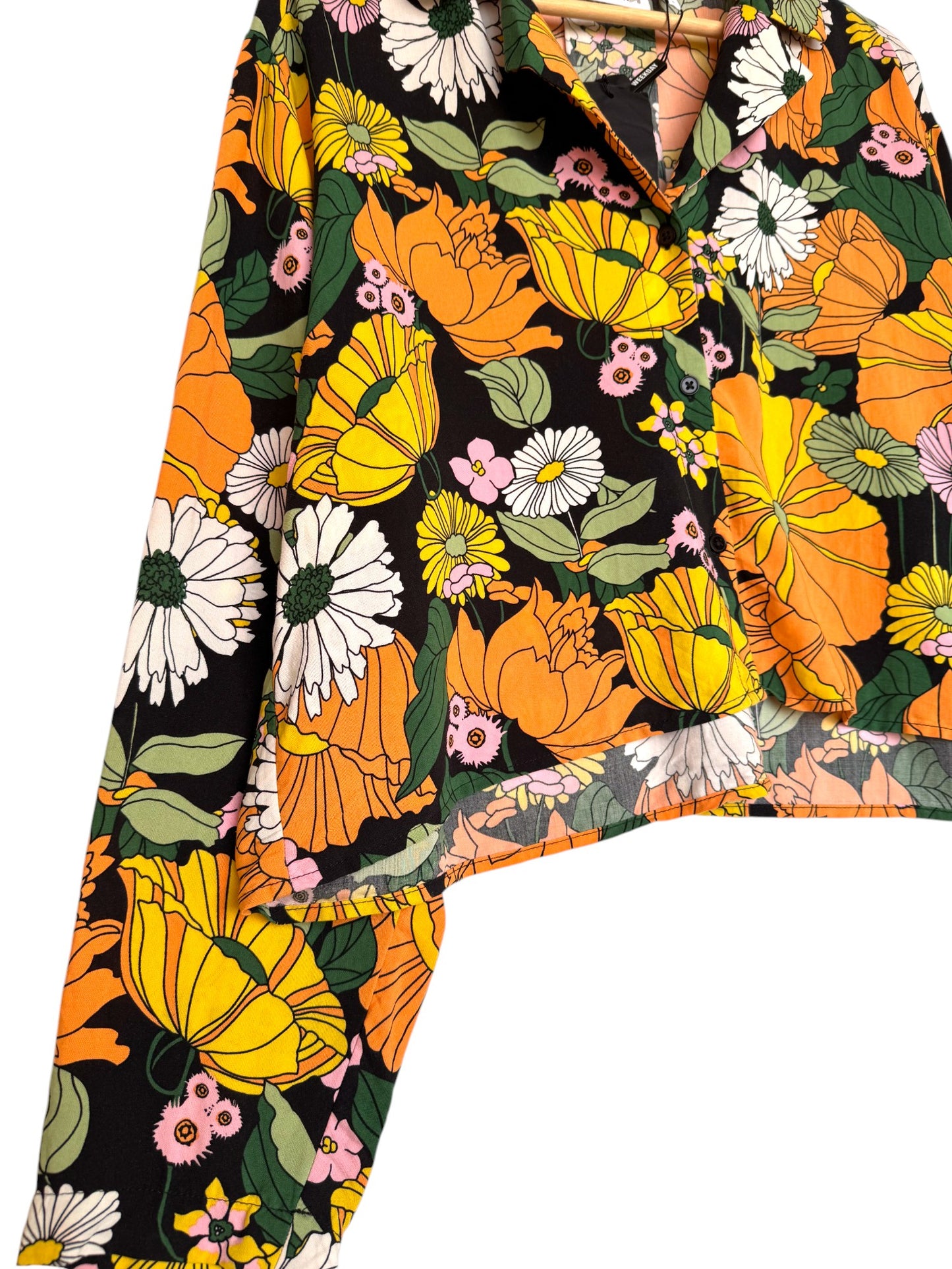 Weekday Bold Daisy Floral Print Long Sleeve Cropped Shirt