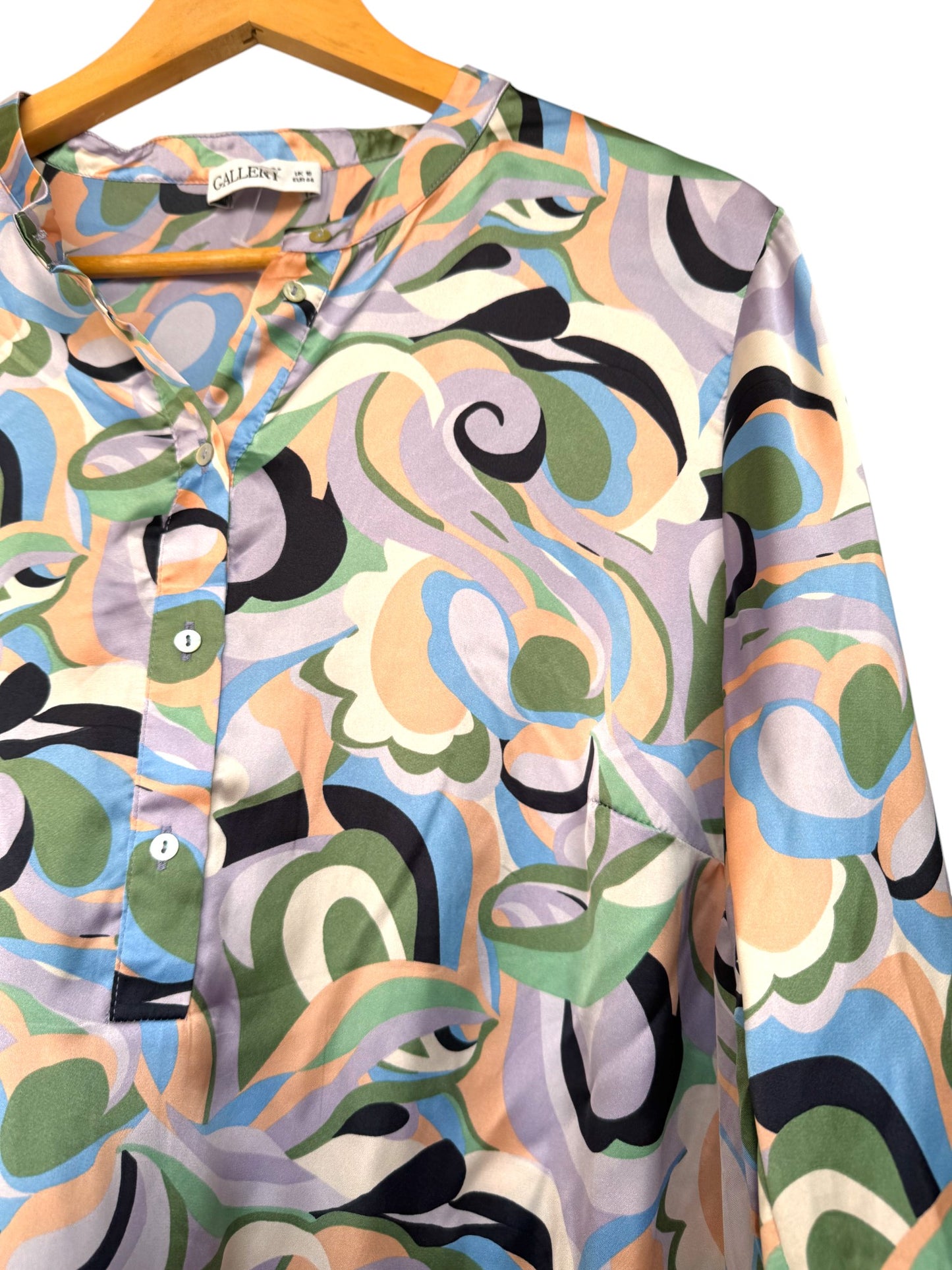 Gallery Satin Blouse – Abstract Paisley Elegance