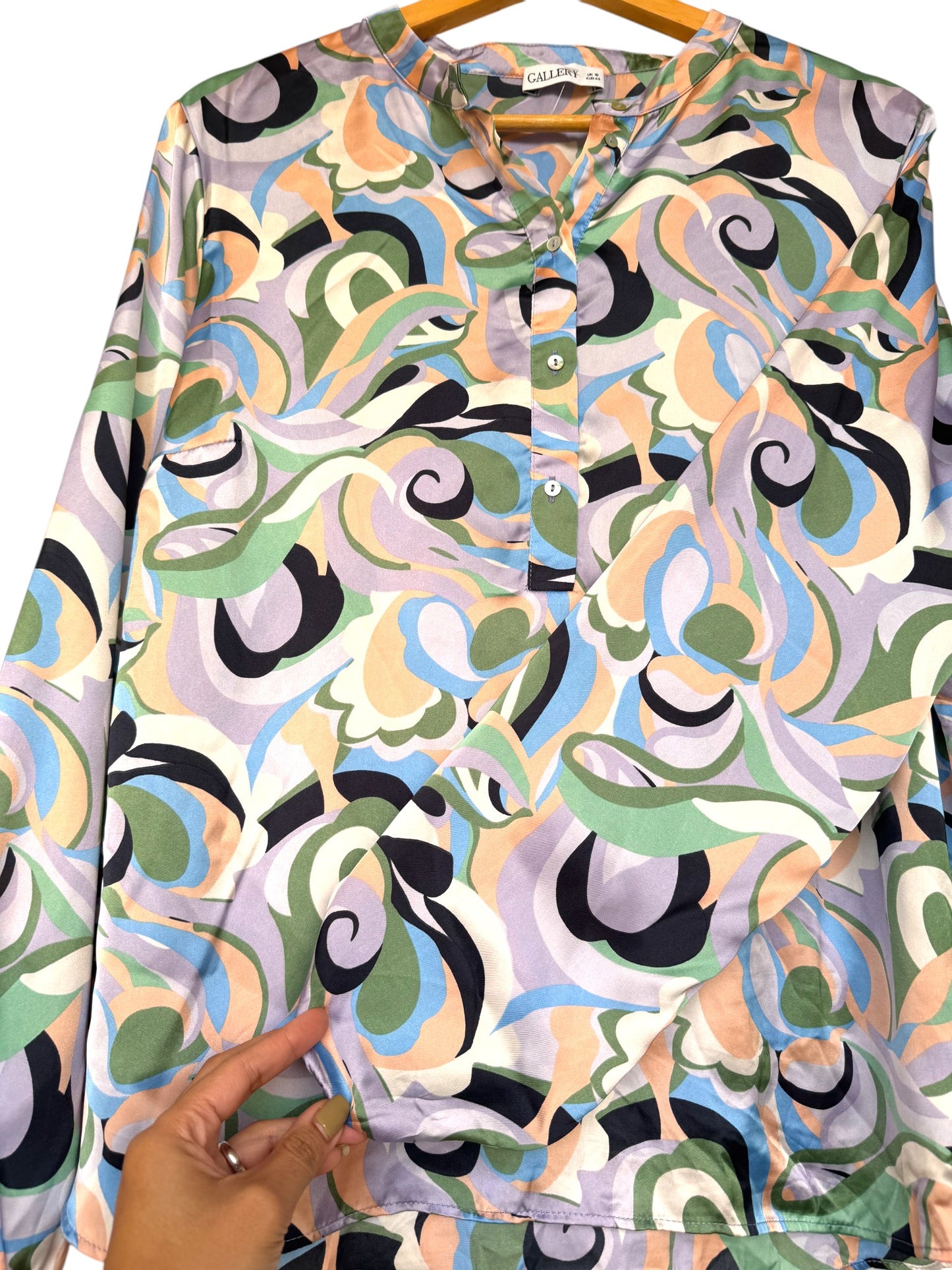 Gallery Satin Blouse – Abstract Paisley Elegance