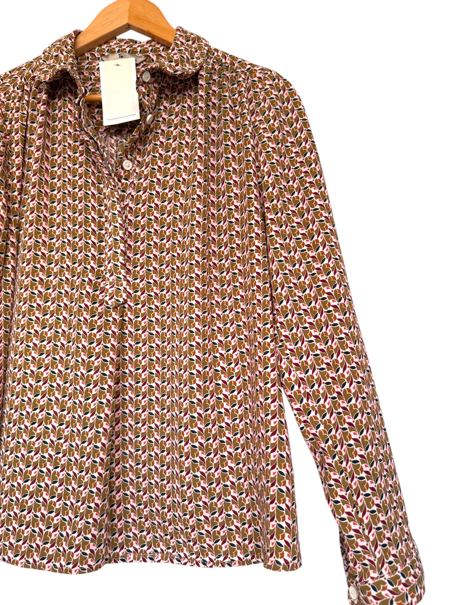 Tu Flowy Sheer Blouse – Navy & Tan Leaf Print