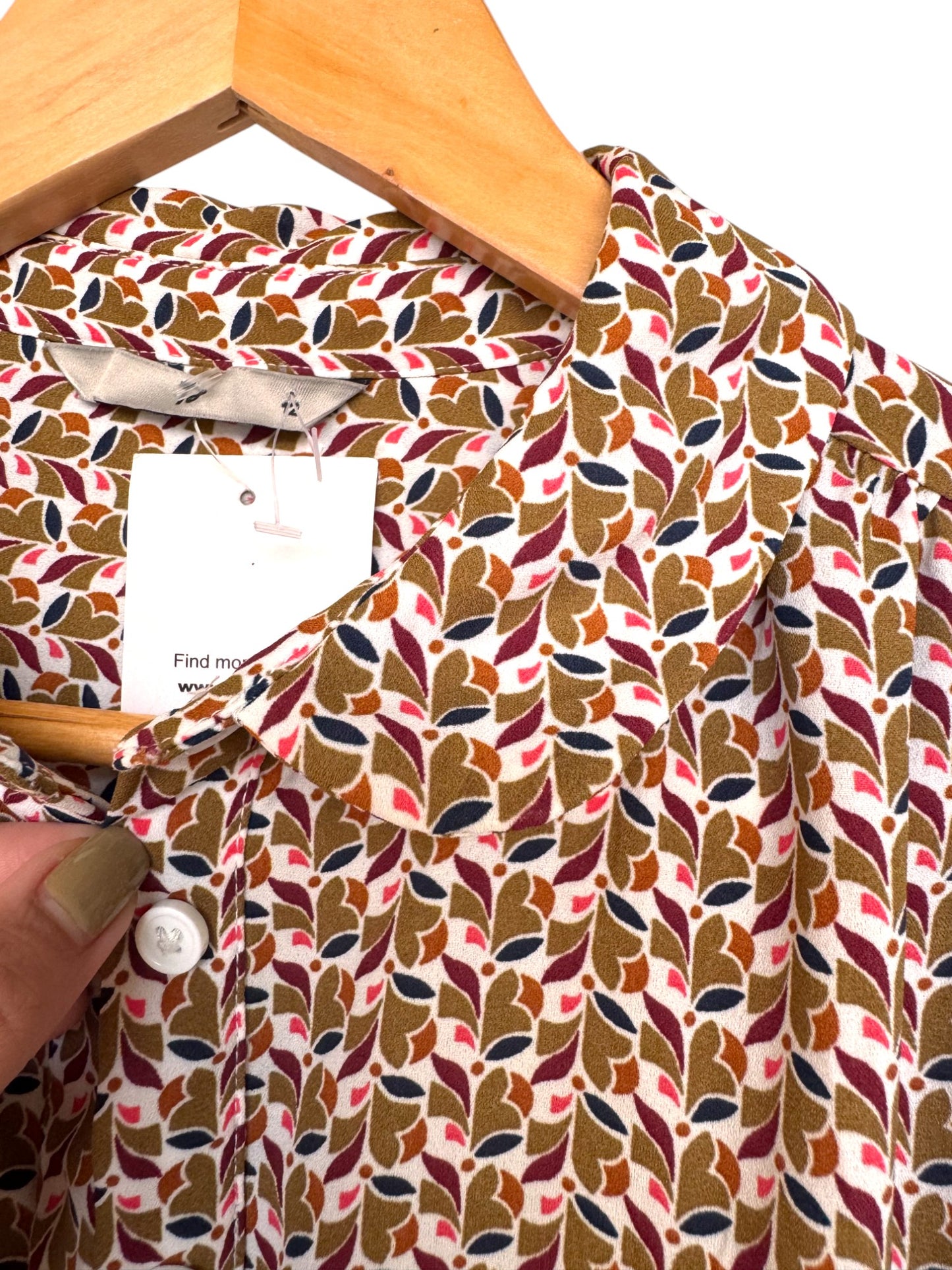 Tu Flowy Sheer Blouse – Navy & Tan Leaf Print